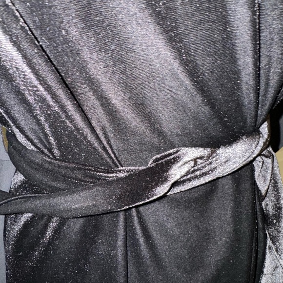 Michael Kors Black Velvet accent with Batwing short sleeves size Large- EUC - Picture 3 of 12